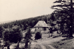 Budynek Schroniska PTTK na Hali Krupowej kilka lat po odbudowie