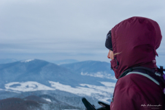 Tosia na wieży widokowej na Mogielicy