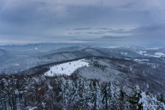Widok z wieży widokowej na Mogielicy