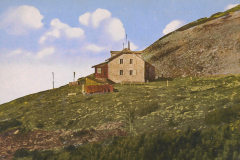 Schronisko turystyczne na Babiej Górze latem