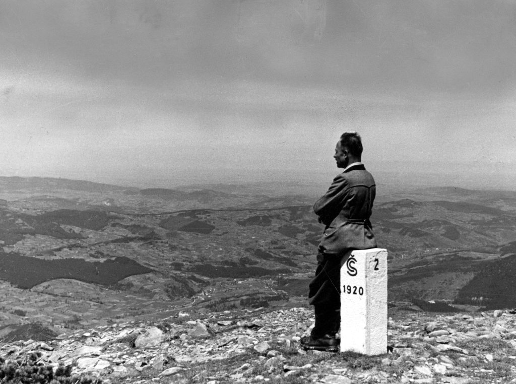 Widok z Babiej Góry. Granica Polsko - Czechosłowacka. Fot. Narodowe Archiwum Cyfrowe, Wydawnictwo Prasowe Kraków-Warszawa