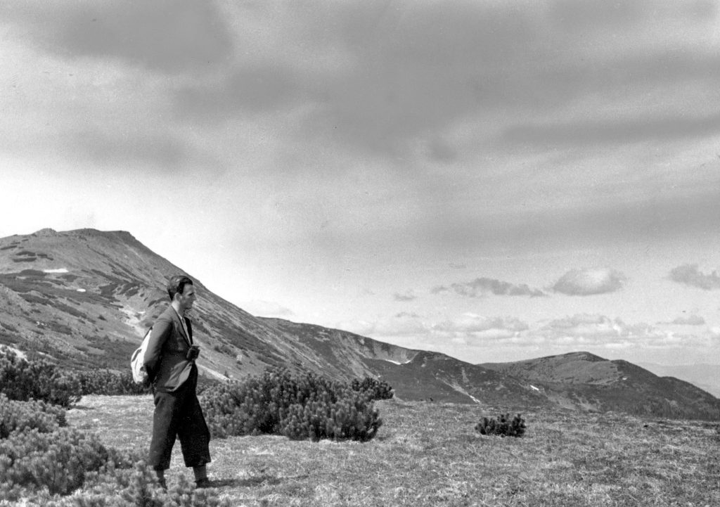 Masyw Babiej Góry. W tle Diablak, Przełęcz Brona, Mała Babia Góra. Fot. Narodowe Archiwum Cyfrowe, Wydawnictwo Prasowe Kraków-Warszawa