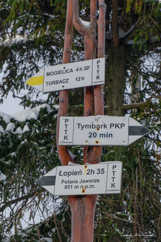 Szlakowskaz na szlaku Tymbark - Nowy Targ